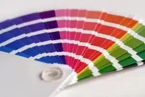 Farbauswahlkarten für die richtige Farbe an den Wänden.